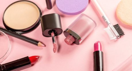 10+ Daftar Brand Kosmetik Halal Berkualitas yang Aman